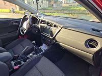 Gebraucht Toyota Auris Edition 90 PS (66 kW) 2014 Rot Kleinwagen