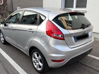 Gebraucht Ford Fiesta 82 PS (60 kW) 2011 Silber Kleinwagen