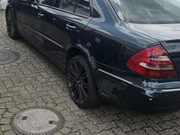 Gebraucht Mercedes E220 Elegance 150 PS (110 kW) 2003 Grün Limousine