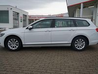 Gebraucht VW Passat 150 PS (110 kW) 2022 Pure white Kombi