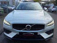 Gebraucht Volvo V60 CC Pro 250 PS (183 kW) 2021 Silber Kombi