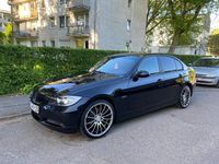 Gebraucht BMW 318 145 PS (106 kW) 2008 Schwarz Limousine