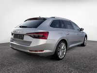 Gebraucht Skoda Superb Style 190 PS (139 kW) 2022 Brillantsilber Kombi