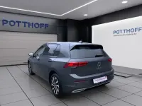 Gebraucht VW Golf VIII Active 131 PS (96 kW) 2022 Delfingrau metallic Limousine