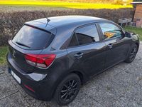 Gebraucht Kia Rio DREAM-TEAM Edition 84 PS (61 kW) 2017 Grau Limousine