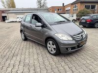 Gebraucht Mercedes A180 116 PS (85 kW) 2011 Mountaingrau  met. Limousine