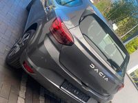 Usado Dacia Sandero 90 CV (66 kW) 2025 Gris Utilitario