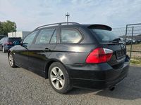 Usata BMW 320 129 CV (94 kW) 2006 Nero Station wagon