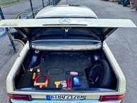 Gebraucht Mercedes 200 95 PS (69 kW) 1974 Gelb Limousine