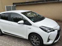 Gebraucht Toyota Yaris Hybrid Club 75 PS (55 kW) 2019 Weiß Limousine
