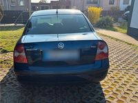 Usata VW Passat 101 CV (74 kW) 2003 Blu Berlina