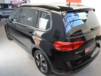 Gebraucht VW Touran Highline 150 PS (110 kW) 2023 Schwarz Van / Kleinbus