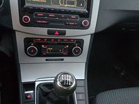 Second-hand VW Passat 105 CP (77 kW) 2012 Negru Break
