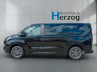 Gebraucht Ford Tourneo Titanium 136 PS (100 kW) 2025 Schwarz Van / Kleinbus