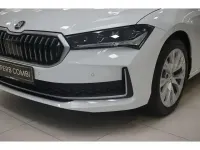 Gebraucht Skoda Superb Selection 150 PS (110 kW) 2024 Weiss Kombi