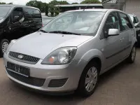 Gebraucht Ford Fiesta 80 PS (58 kW) 2008 Polarsilber metallic Kleinwagen