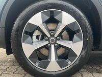 Neu Volvo XC40 Plus 163 PS (119 kW) 2025 Blau SUV