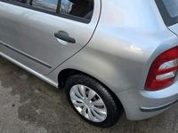 Gebraucht Skoda Fabia 59 PS (43 kW) 2002 Silber Kleinwagen