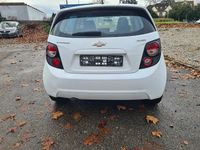 Gebraucht Chevrolet Aveo 101 PS (74 kW) 2012 Weiß Kleinwagen