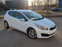 Usado Kia Ceed DREAM-TEAM Edition 101 HP (74 kW) 2017 Branco Citadino