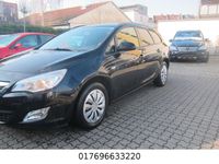 Gebraucht Opel Astra Design Edition 101 PS (74 kW) 2011 Schwarz Kombi