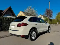 Używany Porsche Cayenne 300 KM (220 kW) 2012 Biały SUV