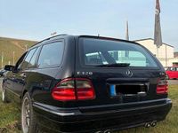 Gebraucht Mercedes E320 Avantgarde 197 PS (144 kW) 2001 Schwarz Kombi