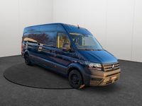 Second-hand VW Crafter 140 CP (102 kW) 2024 Albastru Van