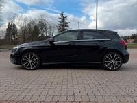 Gebraucht Mercedes A180 122 PS (89 kW) 2015 Schwarz Limousine