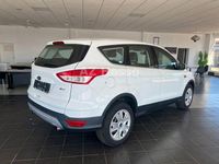 Gebraucht Ford Kuga Trend 120 PS (88 kW) 2016 Weiß SUV