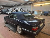 Gebraucht Mercedes E220 150 PS (110 kW) 1996 Blau Cabrio