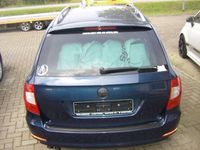 Gebraucht Skoda Superb Elegance 160 PS (117 kW) 2012 Lavablau metallic Kombi