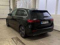 Gebraucht Mercedes B200 163 PS (119 kW) 2023 Schwarz Van / Kleinbus