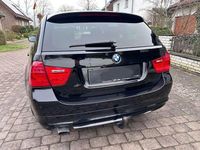 Gebraucht BMW 318 143 PS (105 kW) 2012 Schwarz Kombi