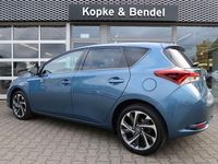 Gebraucht Toyota Auris Hybrid 99 PS (72 kW) 2015 Blue metallic (metallic) Limousine