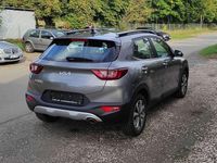 Gebraucht Kia Stonic 84 PS (61 kW) 2024 (m7g) astro grey m SUV