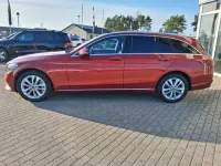 Gebraucht Mercedes C300 245 PS (180 kW) 2019 Hyazinthrot  metalliclack (metallic) Kombi