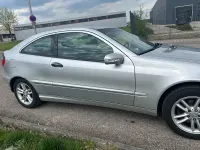 Gebraucht Mercedes C180 129 PS (94 kW) 2001 Silber Coupé