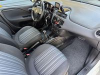 Gebraucht Fiat Punto 77 PS (56 kW) 2011 Bianco divino/zenit/ghiaccio/g Kleinwagen