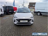 Neu Hyundai i10 Advanced 84 PS (61 kW) 2025 Grau Kleinwagen