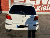 Gebraucht Toyota Yaris 65 PS (47 kW) 2005 Weiß Kleinwagen