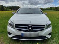 Gebraucht Mercedes A200 150 PS (110 kW) 2014 Weiß Kleinwagen