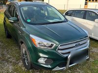 Gebraucht Ford Kuga 150 PS (110 kW) 2017 Grün SUV
