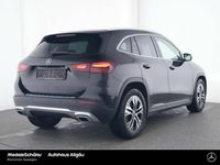 Gebraucht Mercedes GLA220 190 PS (139 kW) 2024 Lack kosmosschwarz (metallic) SUV