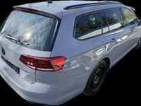 Gebraucht VW Passat Basis 122 PS (89 kW) 2022 Mondsteingrau Kombi