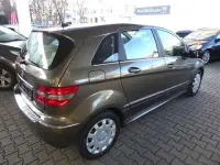 Gebraucht Mercedes B180 116 PS (85 kW) 2011 Braun Kleinwagen