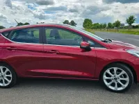Gebraucht Ford Fiesta Titanium 125 PS (91 kW) 2018 Rot Kleinwagen