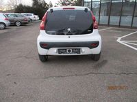 Gebraucht Peugeot 107 Active 68 PS (50 kW) 2012 Weiß Kleinwagen