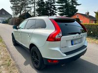 gebraucht Volvo XC60 2.4D AWD – Top gepflegt mit umfangreicher Ausstattung