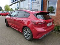 Gebraucht Ford Focus ST-Line X 125 PS (91 kW) 2024 Fantastic red tc Kleinwagen